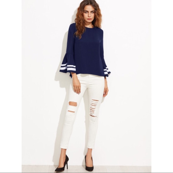 SALES ❗️Elegant Bell Sleeve keyhole Back Blouse - Picture 3 of 7